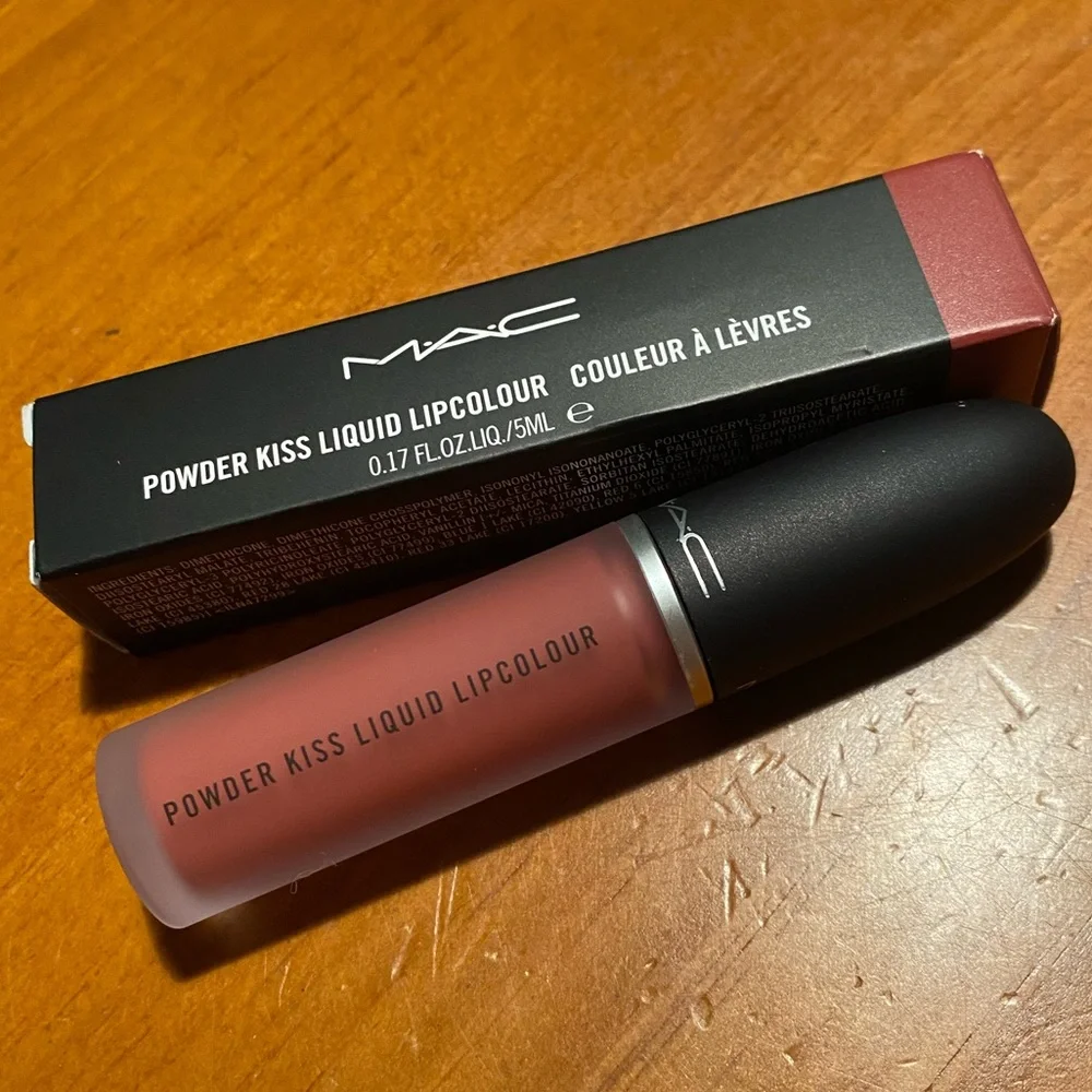 MAC Powder Kiss Liquid Lipcolour Mull it Over